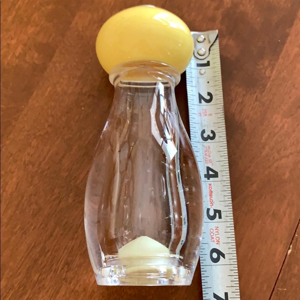 Yellow acrylic salt shaker - Picture 3 of 4